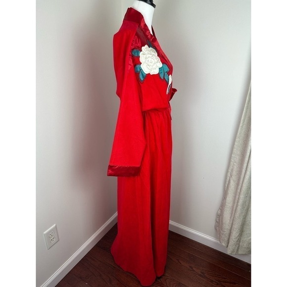 STUNNING Vintage Appel Red Velvet/Satin Robe with Floral Detail LRG - Picture 6 of 9